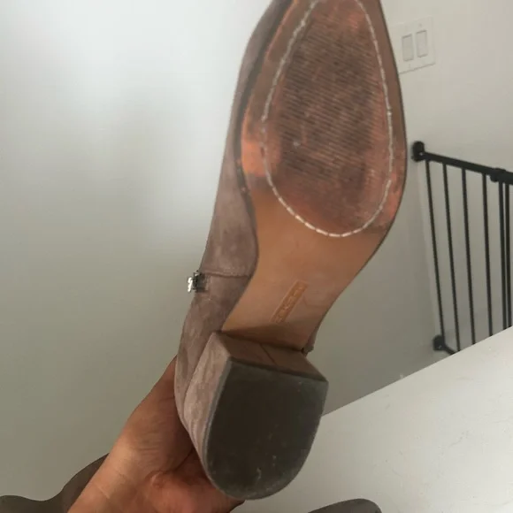 Embroidered Steven Boots! Perfect for fall 🍂 - Picture 4 of 5